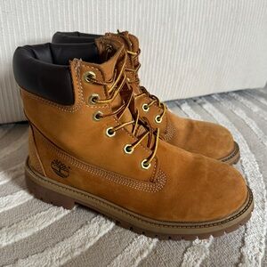 Timberland classic 6” wheat nubuck boots size 6.5